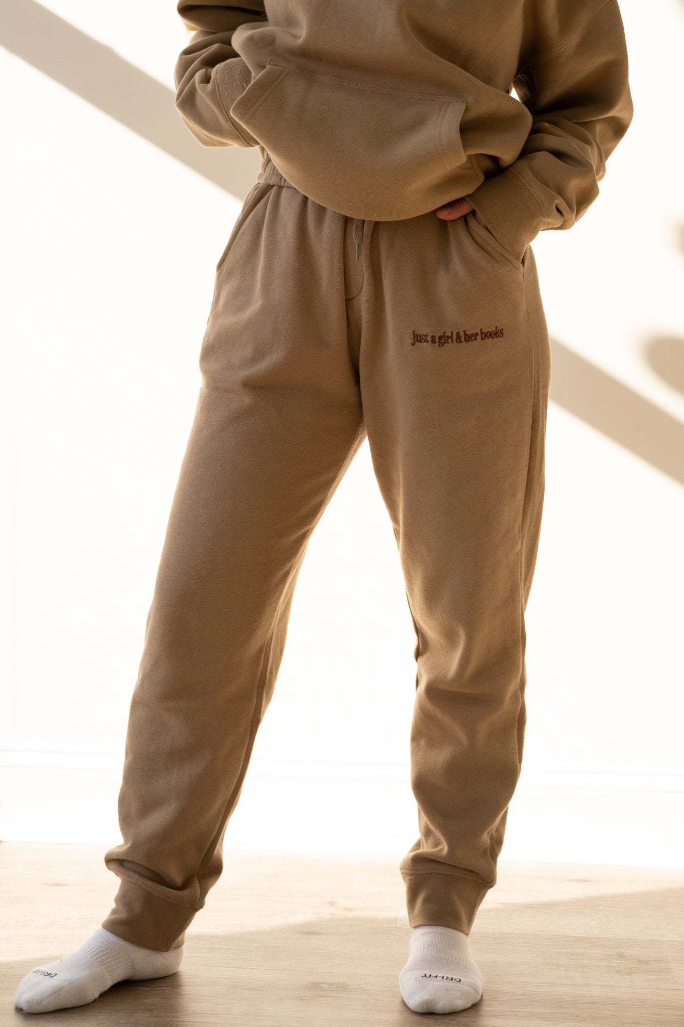Book lover Alexa in a cozy brown just a girl & her books sweatpants